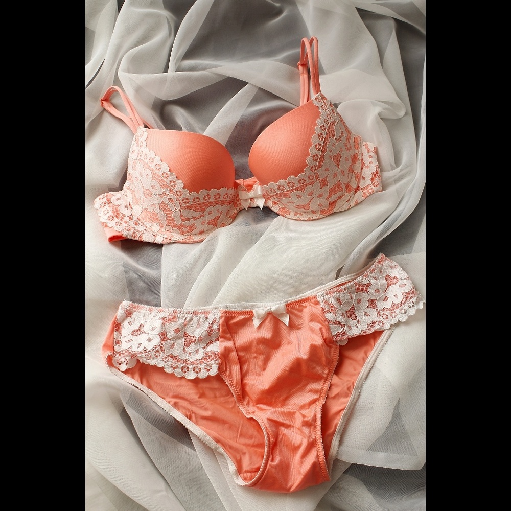 Victoria's Secret Lined Demi and Panty set 34B / S